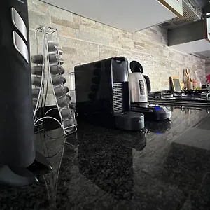 Al Piano Terra Vicino All’aeroporto. Appartamento