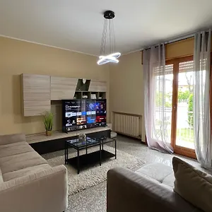 Al Piano Terra Vicino All'aeroporto. Appartement